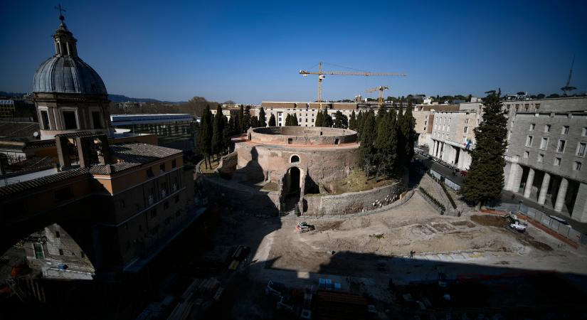 Újranyitották a tizennégy éve zárva tartó mauzóleumot Rómában