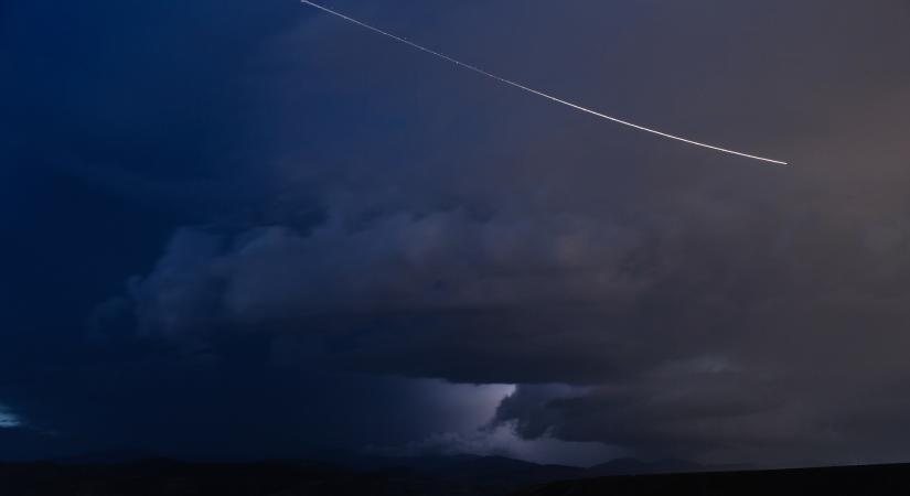 Meteor hullott egy francia kisfalura, a kutatók gőzerővel keresik az űrsziklát
