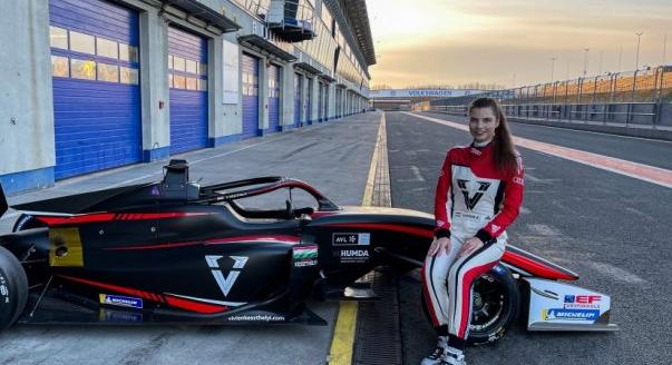 Keszthelyi Vivien 2021-ben Formula-3-as bajnokcsapattal folytatja a teszteket