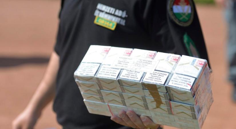 Egymillió doboz csempészett cigarettával bukott le egy férfi a magyar határon
