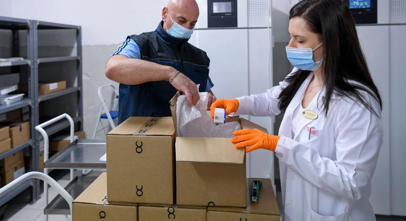 Szputnyik-vakcinák érkeztek Debrecenbe
