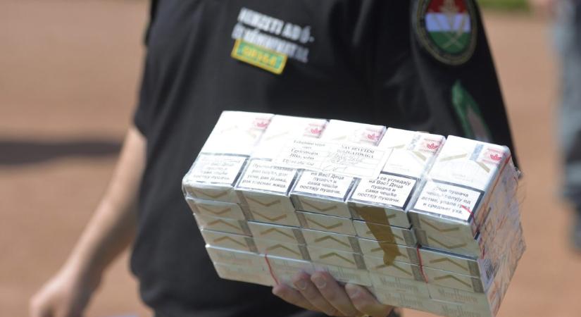 Egymillió doboz csempészett cigarettával bukott le egy ukrán kamionsofőr Záhonynál