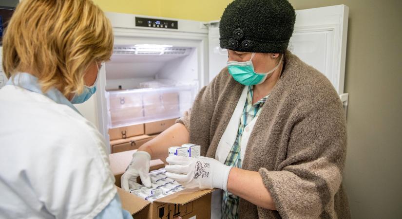 Újabb adag orosz vakcina érkezett Szegedre