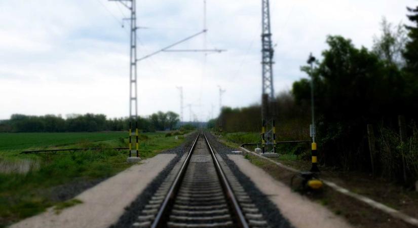 „Most van itt a pillanat, amikor még értelmesen felvethető a kérdés” – Hende Csaba a Szombathely-Felsőőr vasútról