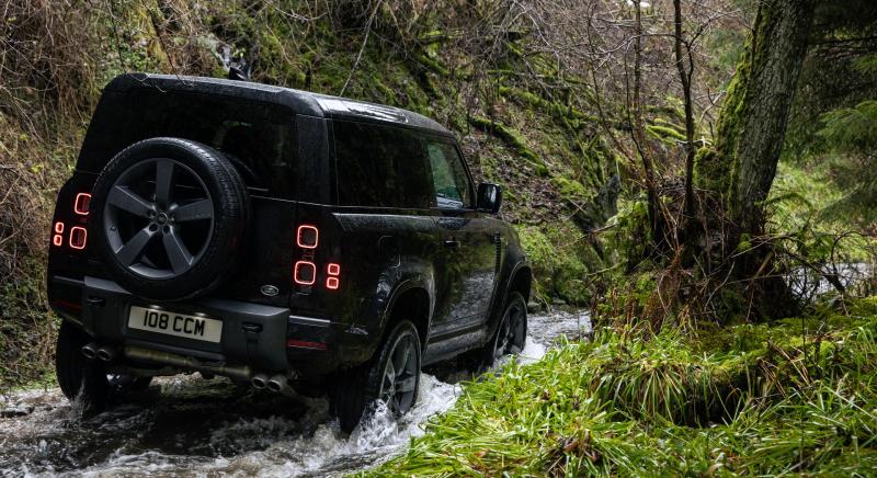 Furcsa döntés? Az új Land Rover Defender lett a Világ Női Év Autója
