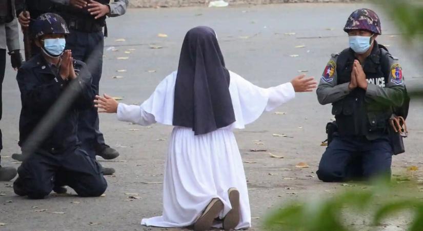 „Engem lőjetek!” – így védte a katolikus apáca a mianmari tüntetőket