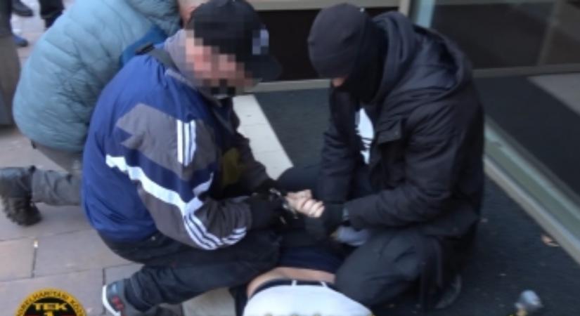 Elfogtak egy lengyel férfit Budapesten, akit súlyos bűncselekményekért köröztek