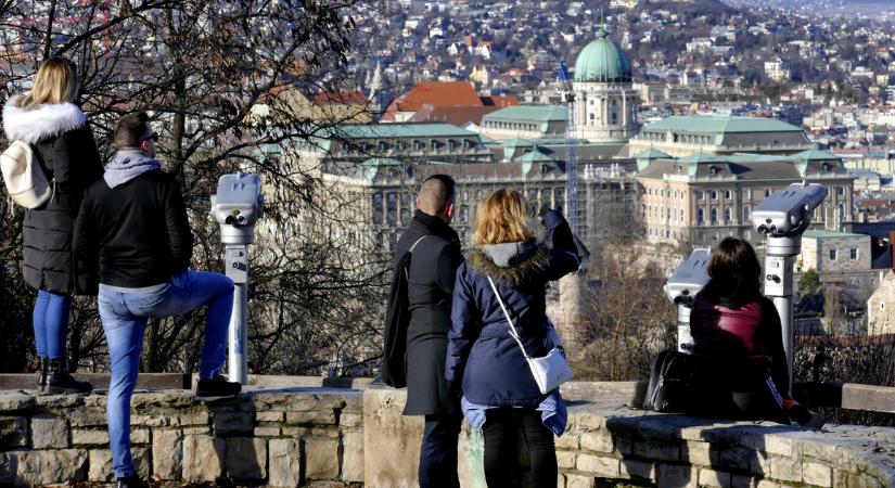 Áfakedvezménnyel mentenék meg a turizmust a magyarok