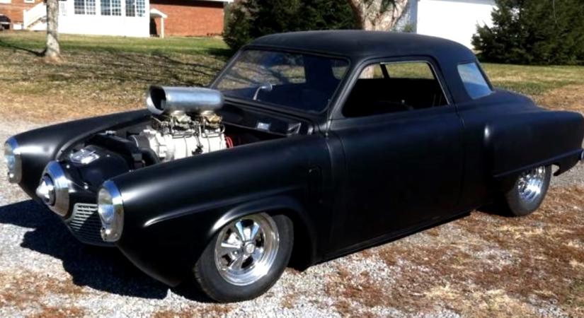 Épp ez a gigantikus kompresszor kellett erre az ’51-es Studebakerre