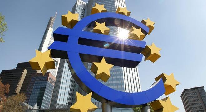 EKB: az alapkamat marad, a kötvényvásárlás gyorsul
