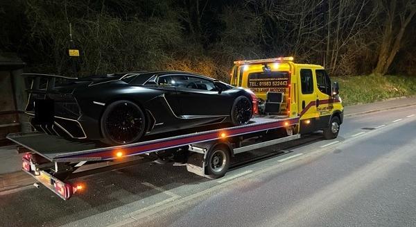 Azt hitte neki nem kell befizetnie az útadót – Tréleren vitték el igazoltatás után a Lamborghinijét