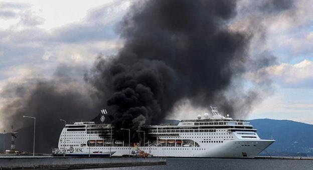 Korfu kikötőjében tűz ütött ki egy görög óceánjárón