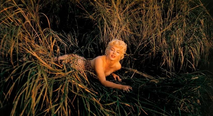 Marilyn Monroe forgatási szünetben Eve Arnold ikonikus fotóválogatásában