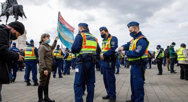 Látványos törvényszegés: Gődény György és a Mi Hazánk Mozgalom is tüntetést szervezett – fotók