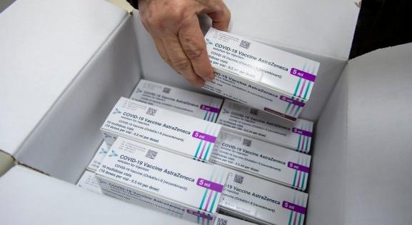 Sorra állítják le az oltást az AstraZeneca vakcinájával, most az Európai Gyógyszerügynökség is megszólalt