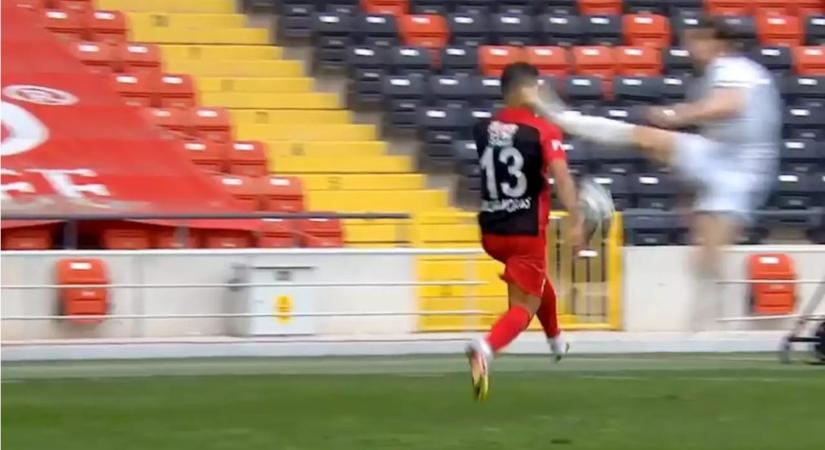 Brutalitás a török bajnokságban: nyakon rúgta ellenfelét a Denizlispor védője