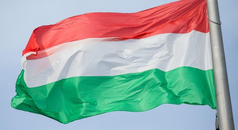 A Fidesz szerint nem lett fellobogózva Budapest március 15-én, holott kint voltak a zászlók