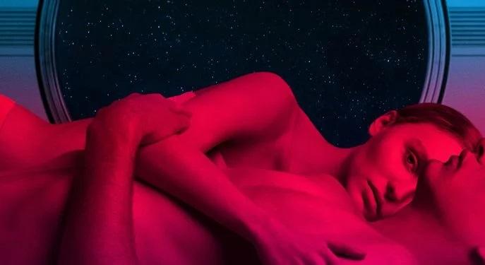 Johnny Depp gyönyörű lánya az űrben fedezi fel a szexet