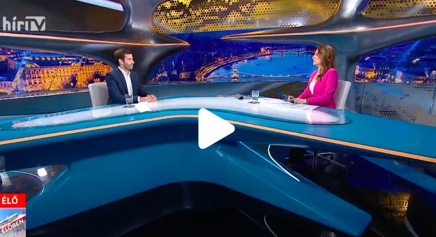 VIDEÓ: Földi-Kovács Andrea felmosta Fegyőrrel a Hír TV padlóját