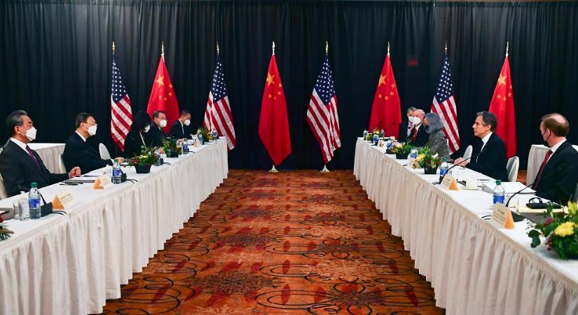 Ritka és heves indulatok a Biden-éra első amerikai-kínai tárgyalásán
