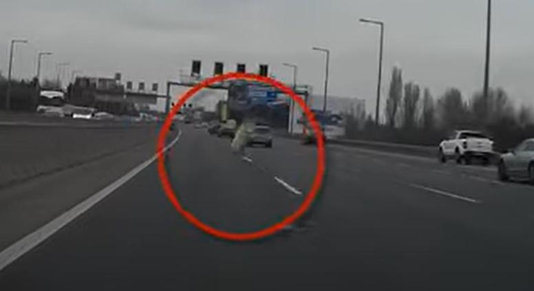 Megdöbbentő videó az M1-M7 bevezetőjéről: a kocsik között futott át a sofőr