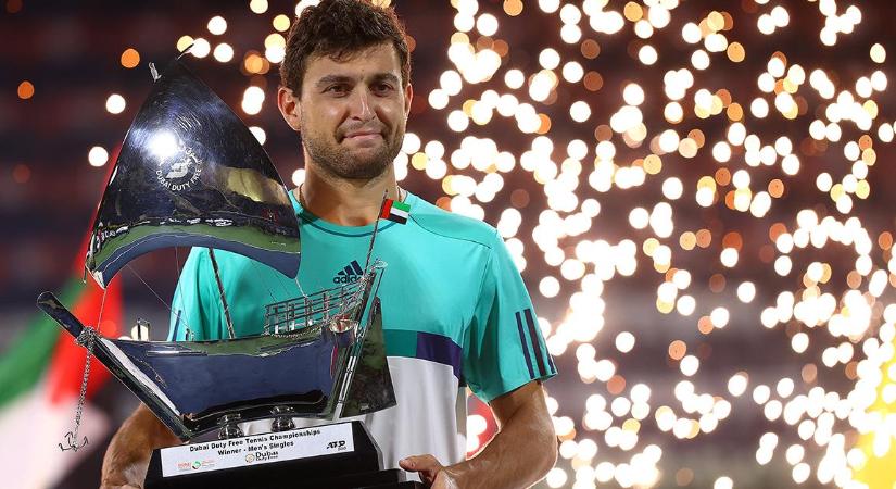 Tenisz: Karacev első trófeája az első trófeáját nyerte Dubaiban