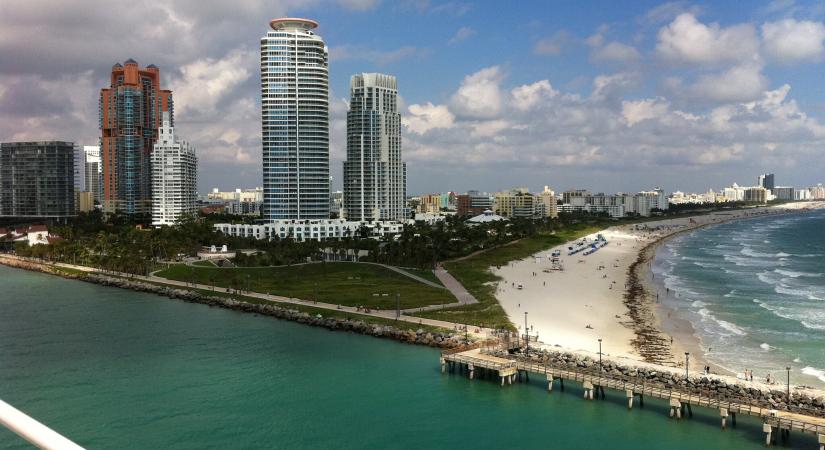 Miami Beach kihirdette a rendkívüli állapotot a kontrollálatlan tömeg miatt