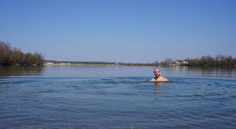 Dermesztő merülés a gyékényesi tó vizében