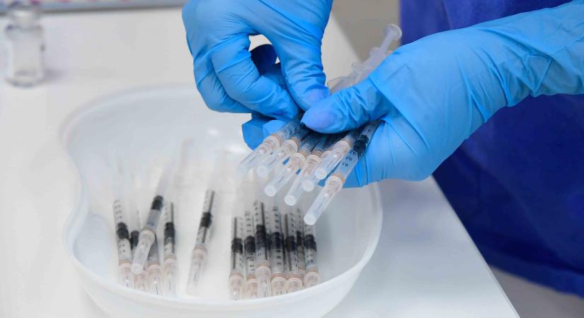 További koronavírus-vakcinákat is vizsgálnak az OGYÉI szakemberei