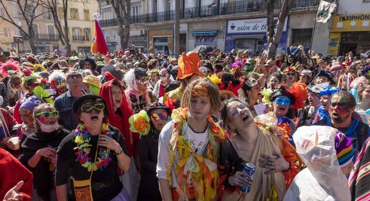 Hatalmas karnevál volt Marseille-ben