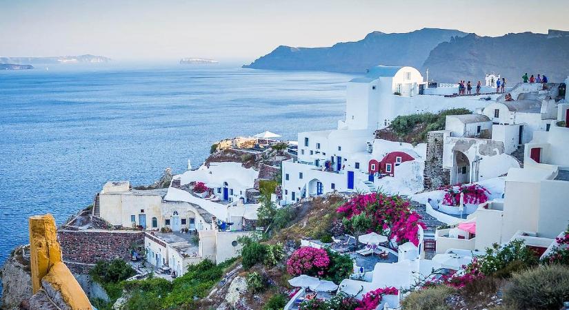 Teszt és karantén nélkül léphetnek Görögországba a beoltott turisták
