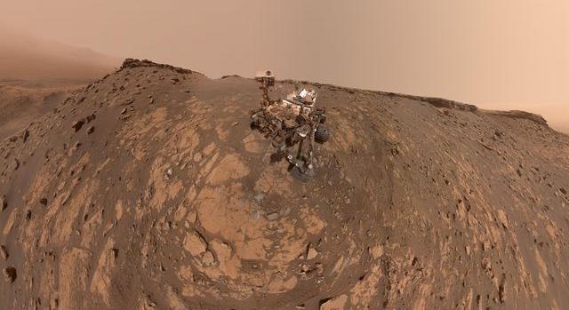 A Curiosity körpanorámája a Marsról