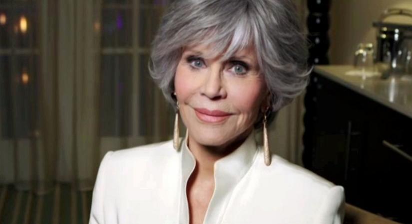 A 83 éves Jane Fonda testhezálló, flitteres estélyiben pózolt: ámulunk a friss címlapfotóján