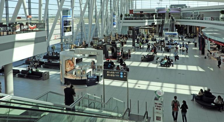Újranyitják a budapesti repülőtér lezárt utasforgalmi területeit