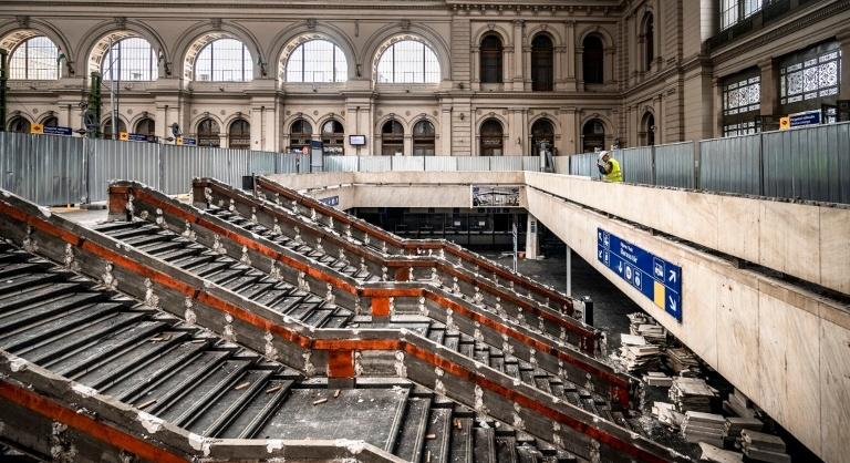 Megkezdődtek a munkálatok: 11 hónapig lesz lezárva a Keleti pályaudvar alsó szintje