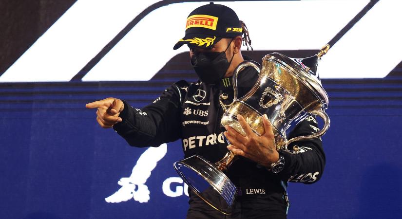 A Mercedes elismerte, hogy Hamilton a versenybírák miatt nyerte meg a Bahreini Nagydíjat
