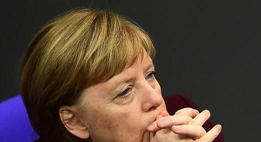 Kiesett a gyeplő Merkel kezéből: szakadék szélén a CDU