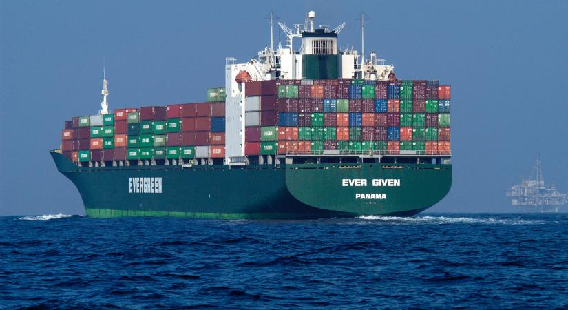 A Szuezi-csatornában történt hajóbaleset a túlzott globalizáció veszélyeire is figyelmeztet