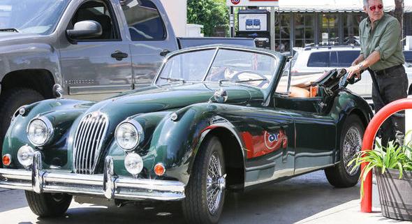 Harrison Ford autói között oldtimer Jaguar és Tesla is van, nézd meg az elképesztő gyűjteményt!