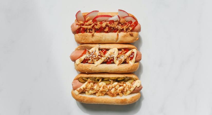 Kinek köszönhető az egyik legnépszerűbb street food, a hot dog