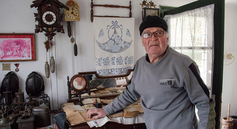 Kétszáz éves kakukkos óra is megbújik a mindszenti régiséggyűjtő otthonában