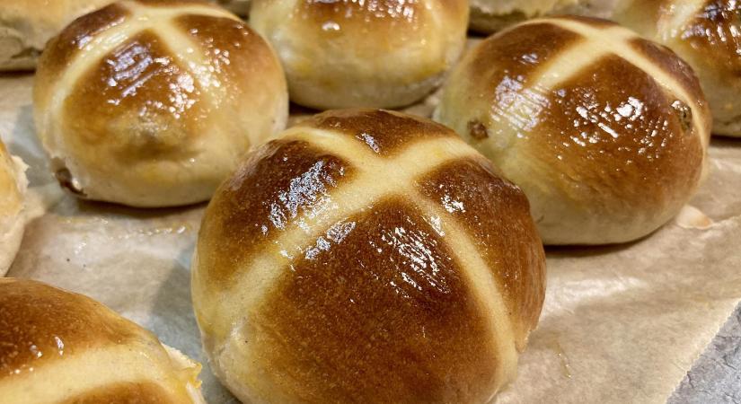 Hot cross bun, vagyis az tradicionális angol nagypénteki zsemle