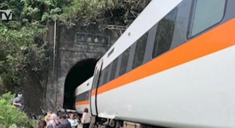 Súlyos vonatbaleset történt Tajvanon