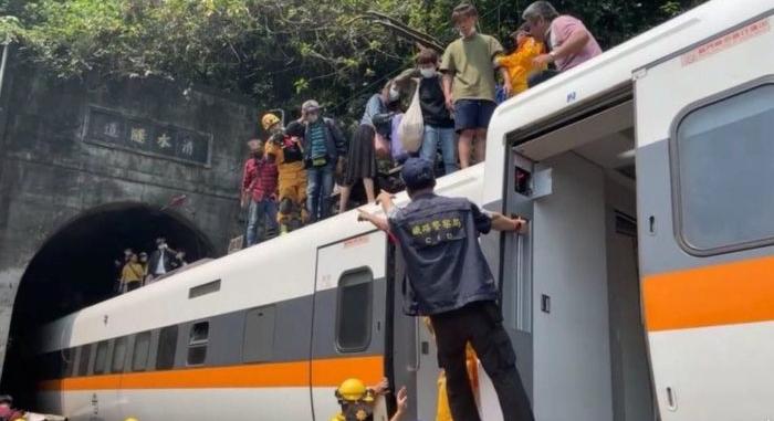 Súlyos vonatbaleset történt Tajvanon – már legalább 51 a halottak száma