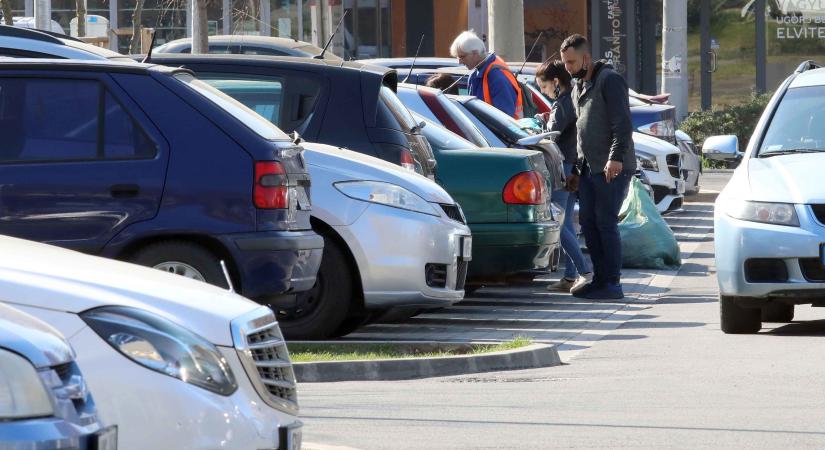 Nincs döntés a pécsi parkolóbérletek árának megtérítéséről