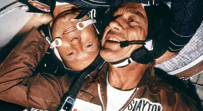 Egy amerikai és egy orosz kezet fog az űrben – 45 éves az Apollo–Szojuz program