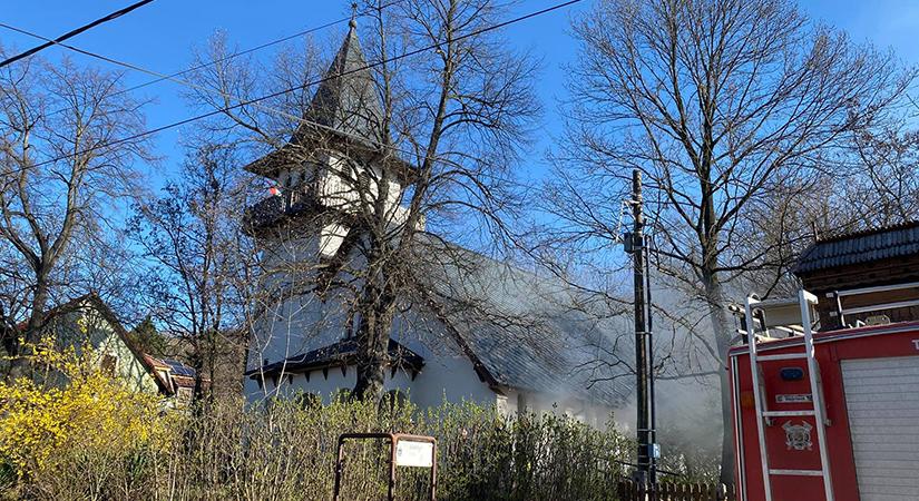 Tűz ütött ki egy piliscsabai templom sekrestyéjében