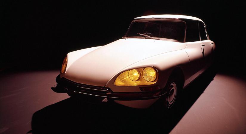 Egy legendás korszak jellegzetes autóit tervezte Robert Opron