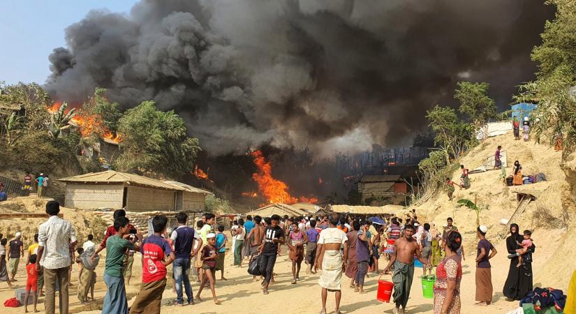 Tűz ütött ki egy indiai menekülttáborban, több mint száz embernek kellett elhagynia a területet