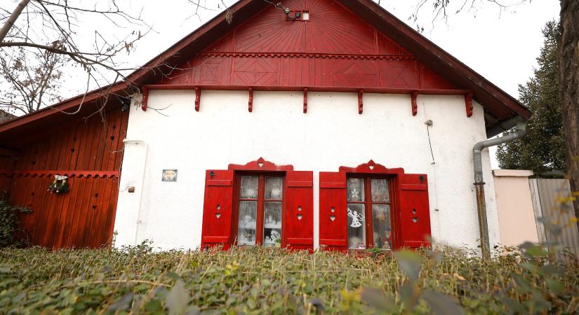 A bajelhárító, oltalmazó napsugaras házak sorsa Kisteleken
